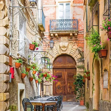 49 Little House * Sorrento