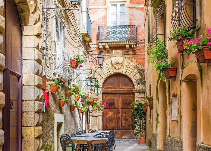 49 Little House * Sorrento